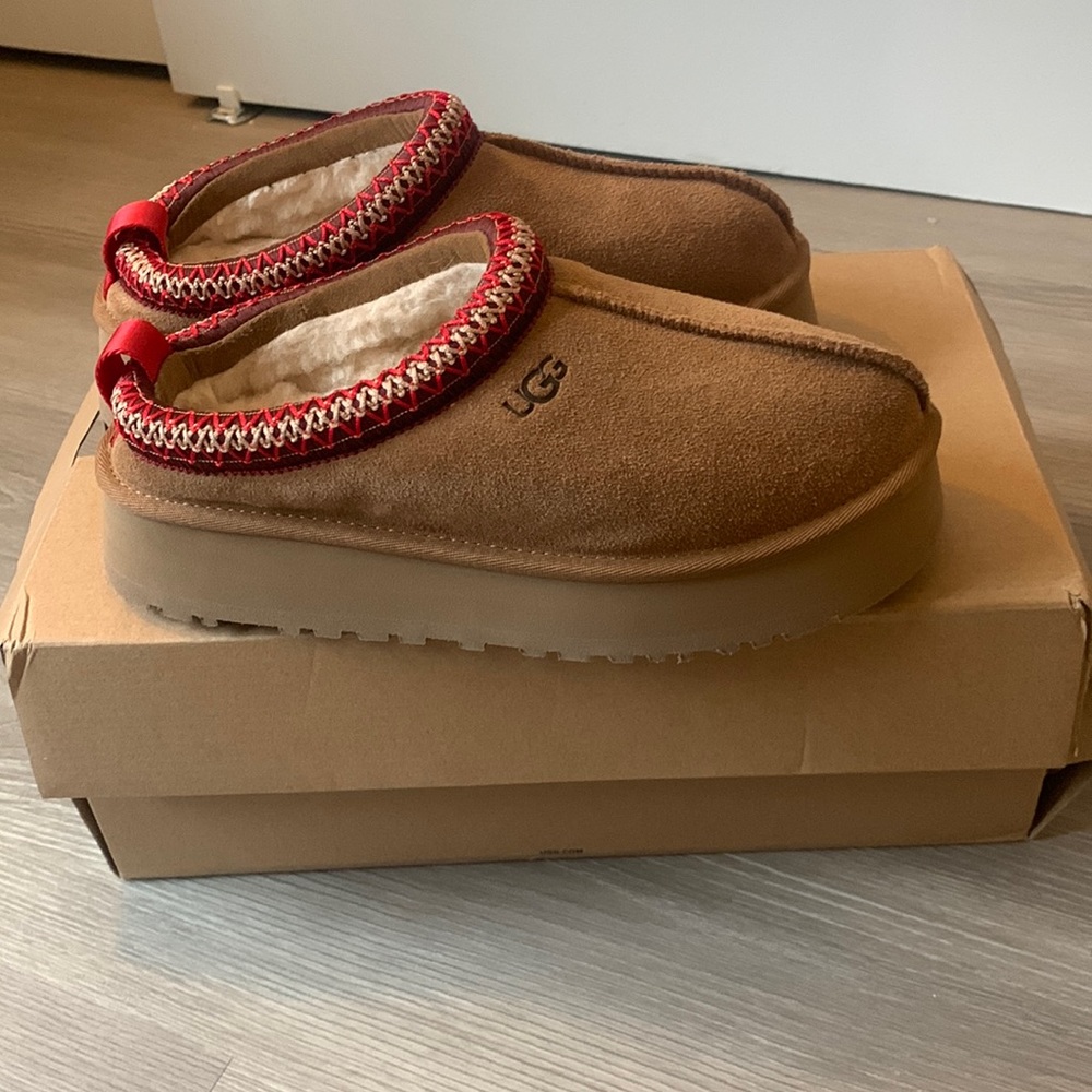 BRAND NEW UGG TAZZ SLIPPER